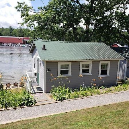 Lakefront Cottage On Beautiful Lake Winnipesaukee Laconia Exterior photo