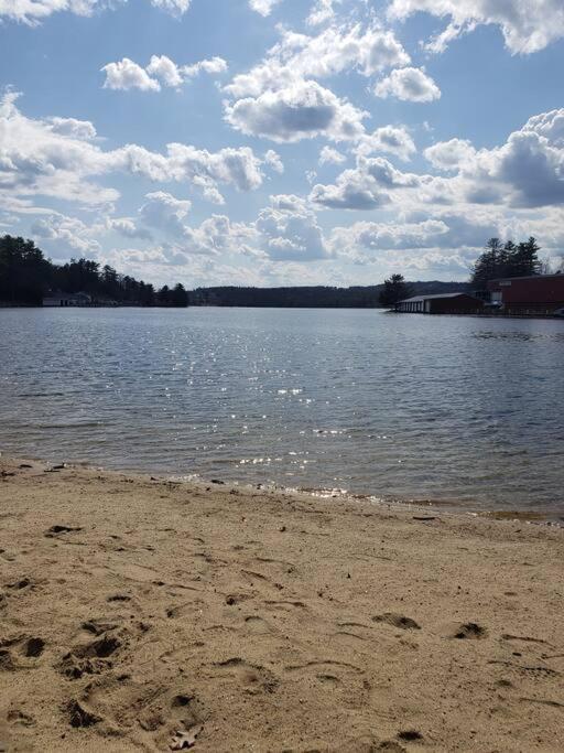 Lakefront Cottage On Beautiful Lake Winnipesaukee Laconia Exterior photo