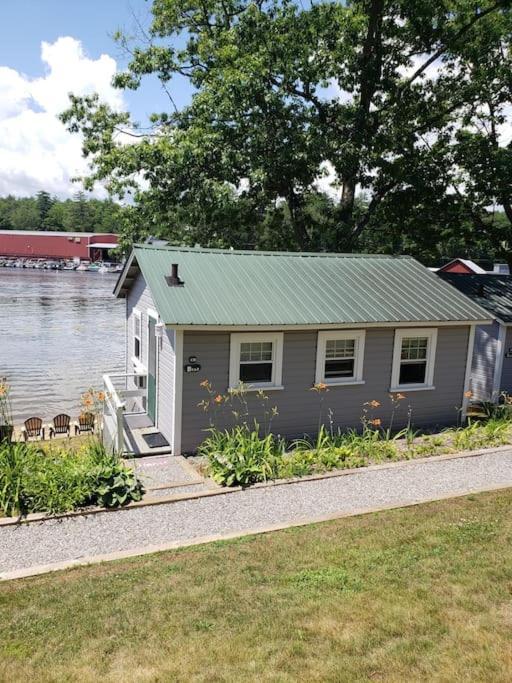 Lakefront Cottage On Beautiful Lake Winnipesaukee Laconia Exterior photo