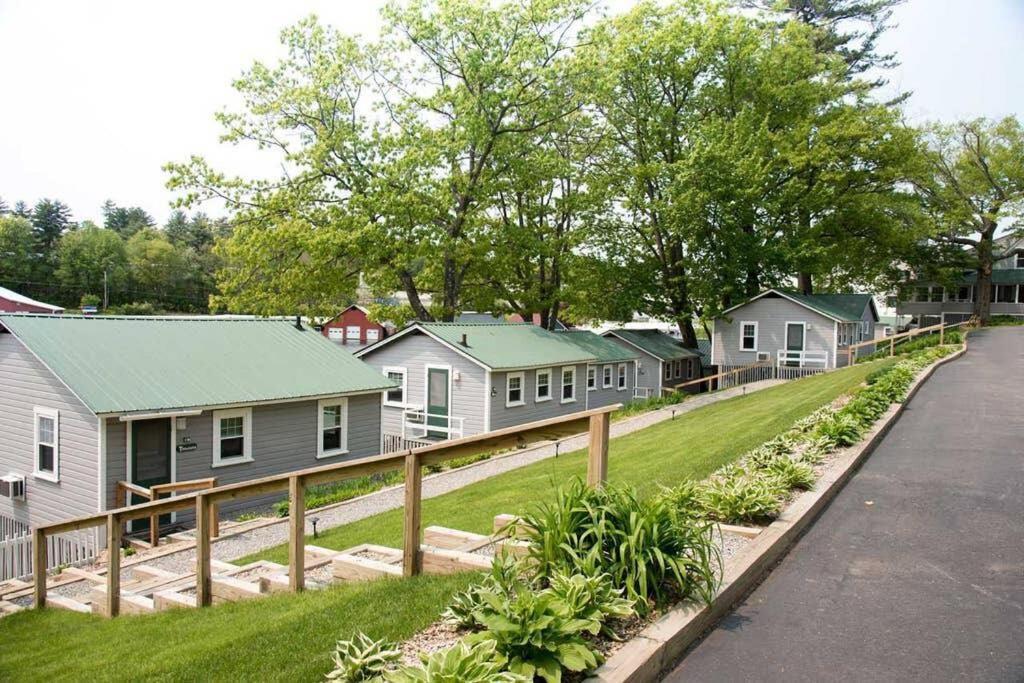 Lakefront Cottage On Beautiful Lake Winnipesaukee Laconia Exterior photo